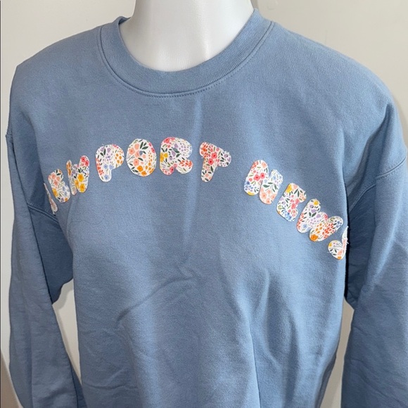 Gildan Medium Newport News Virginia Soft Midweight Floral Blue Sweatshirt - Picture 4 of 9